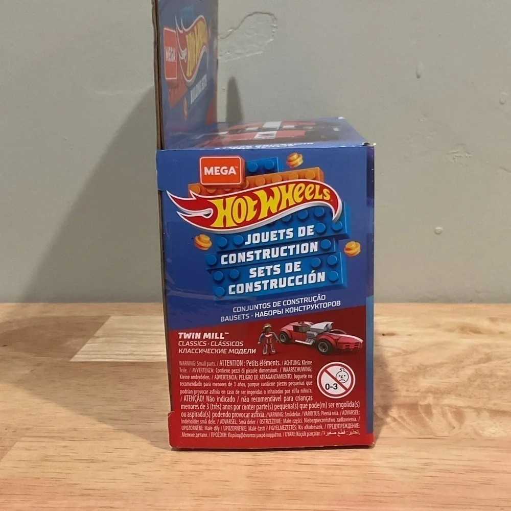 Hot Wheels Mega Twin Mill Vehicle Building Set - 101 pieces. Brand new. Unopened